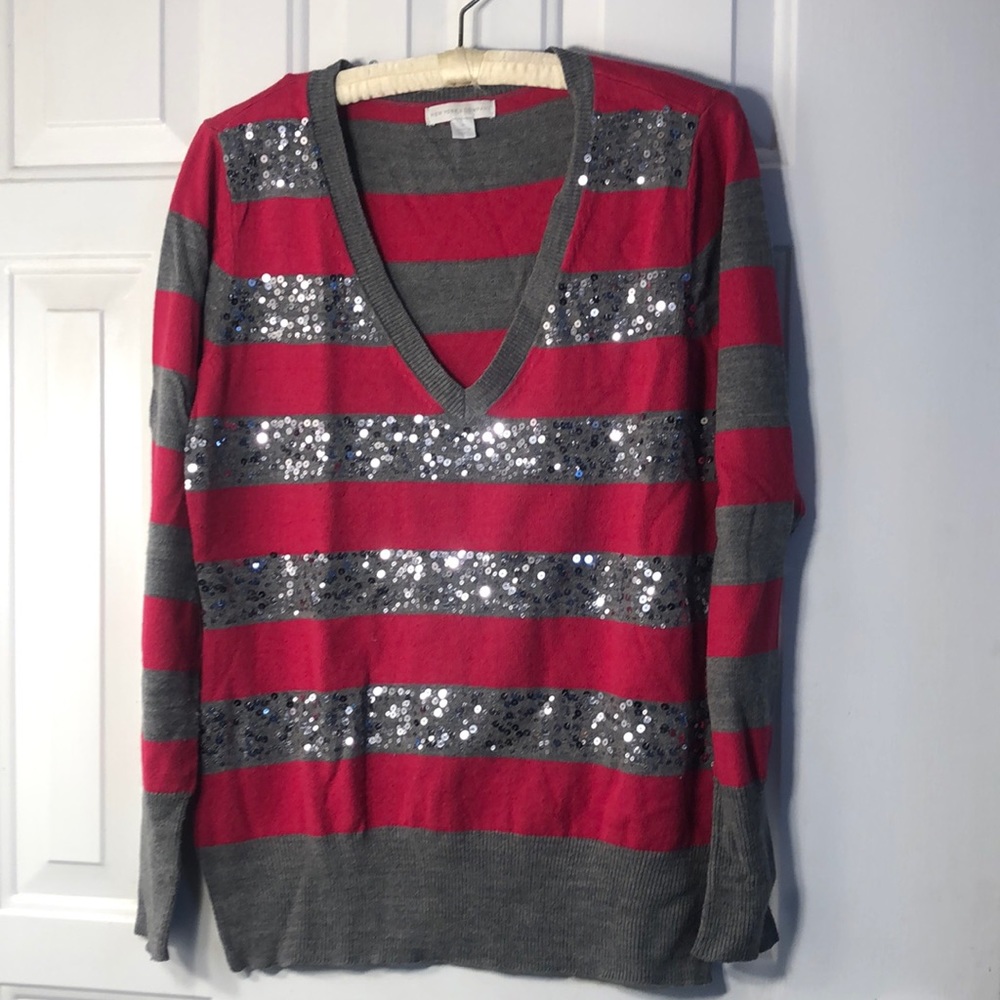 New York and Company V-neck sweater with sequins / pink and grey